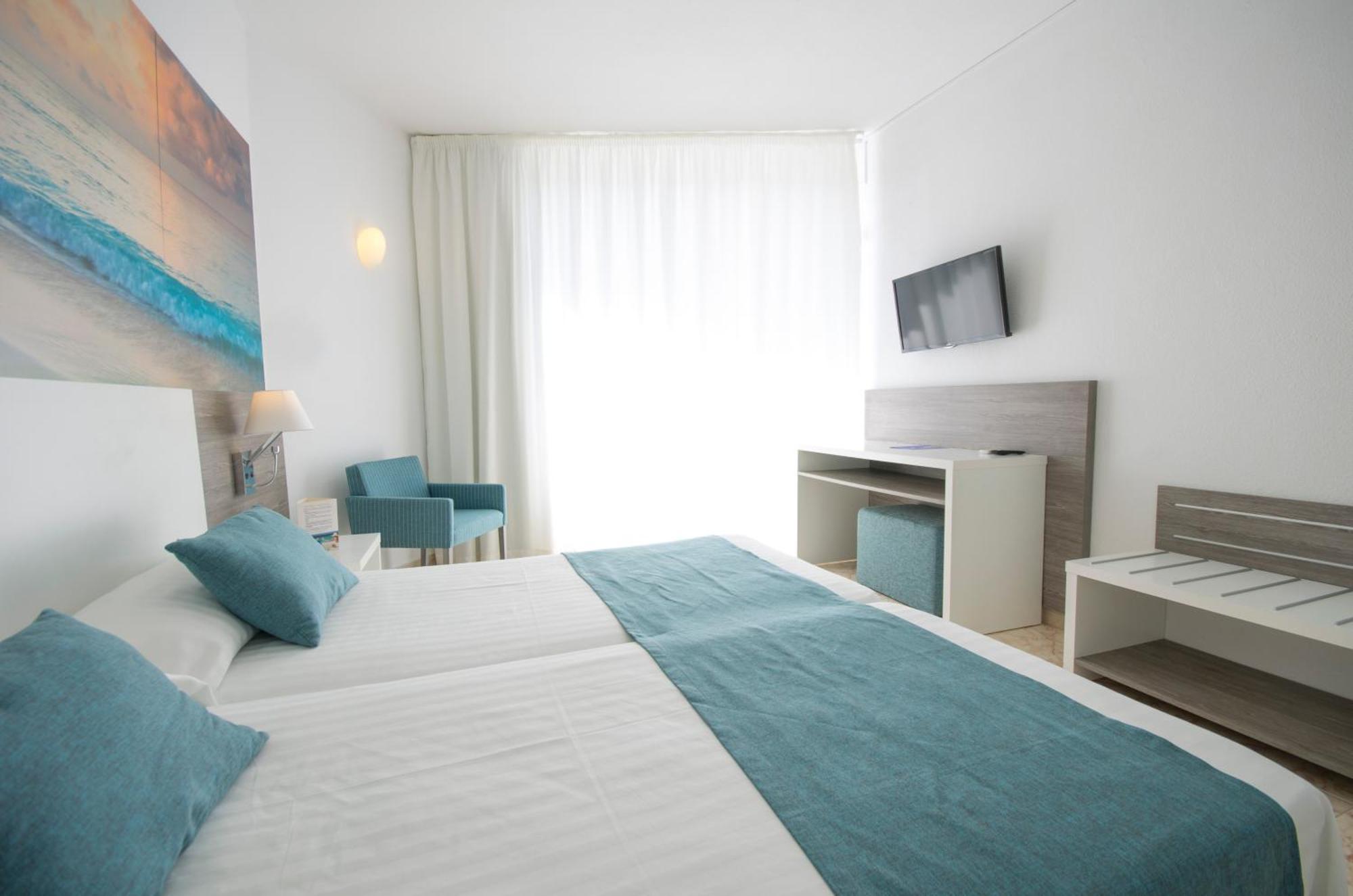 Azuline Hoteles Mar Amantis & II سان أنطونيو الغرفة الصورة